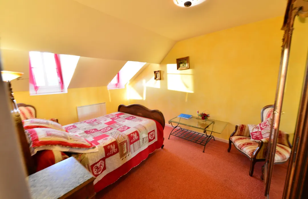 Au Pied Du Chateau-1
