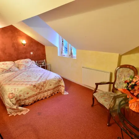 Au Pied Du Chateau-2